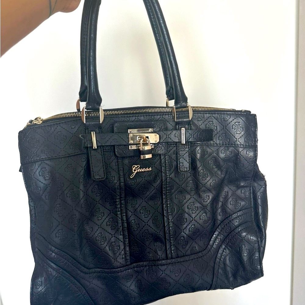 Guess handbag! 
Excellent condition; rarely used so like new! Curbside Pickup